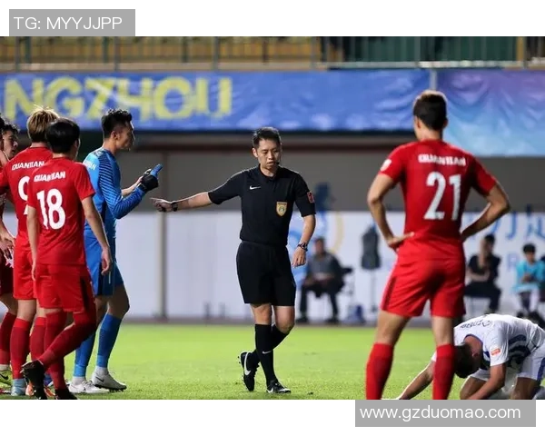 权健迎战富力争夺胜利两队实力对决引发球迷热议